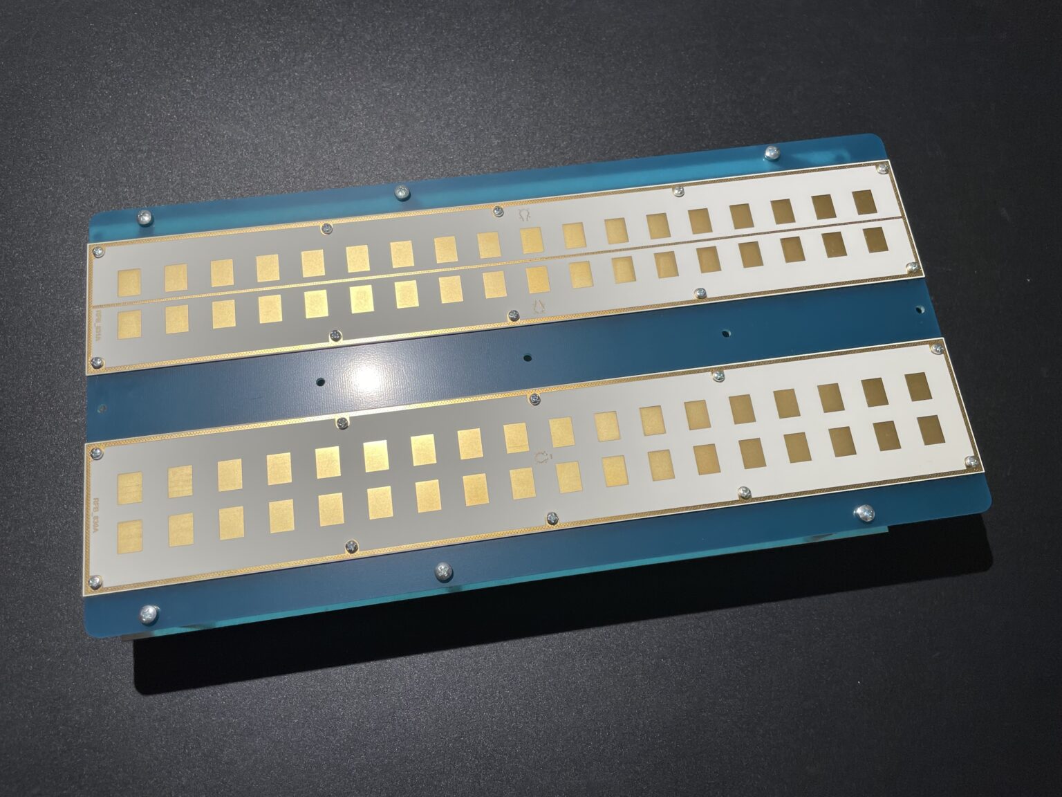 Radar antenna array with rows of gold patch elements